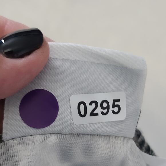 Alfred Dunner ladies top Glitter holiday black/silver Size Large Holiday party - Picture 9 of 9